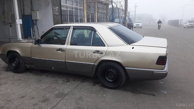 Mercedes E 250 1991, 364,460 km - 2.5 l - Sumqayıt