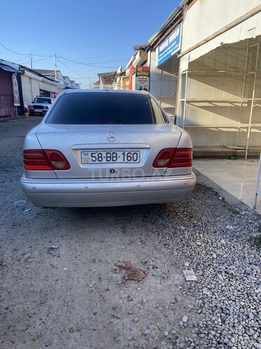 Mercedes E 240 1997, 258,521 km - 2.4 l - Bərdə