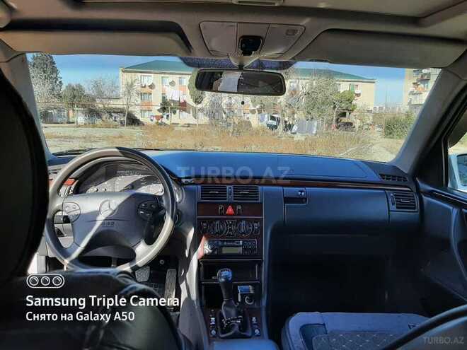 Mercedes E 200 1999, 402,175 km - 2.0 l - Gəncə