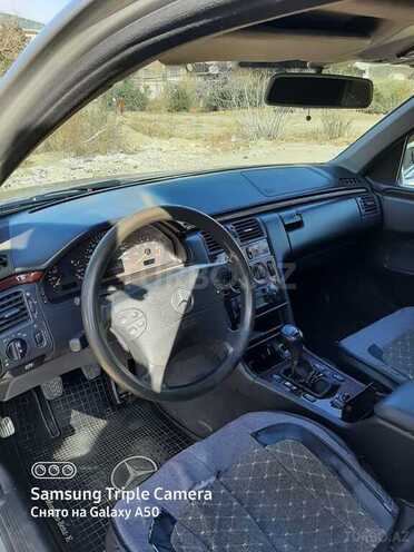 Mercedes E 200 1999, 402,175 km - 2.0 l - Gəncə