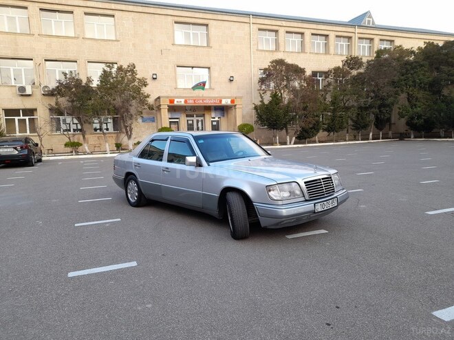 Mercedes E 280 1995, 365,511 km - 2.8 l - Bakı
