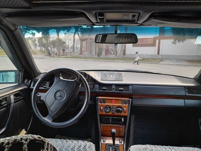 Mercedes E 280 1995, 365,511 km - 2.8 l - Bakı