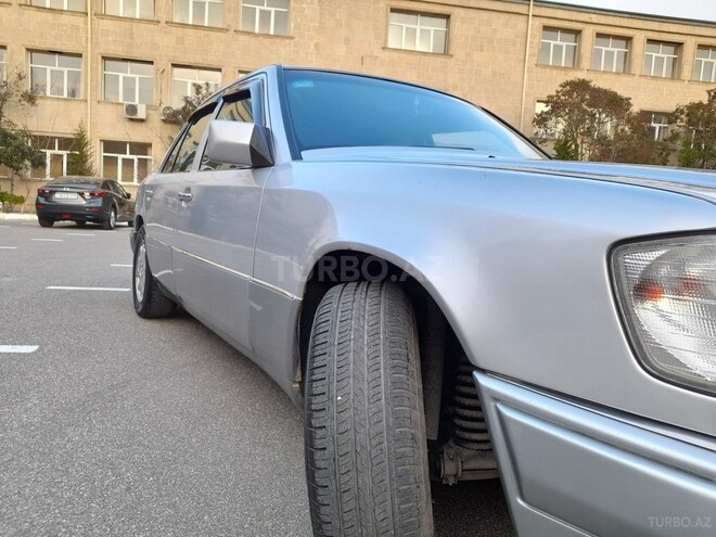Mercedes E 280 1995, 365,511 km - 2.8 l - Bakı