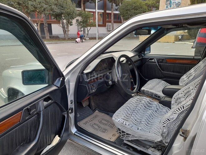 Mercedes E 280 1995, 365,511 km - 2.8 l - Bakı