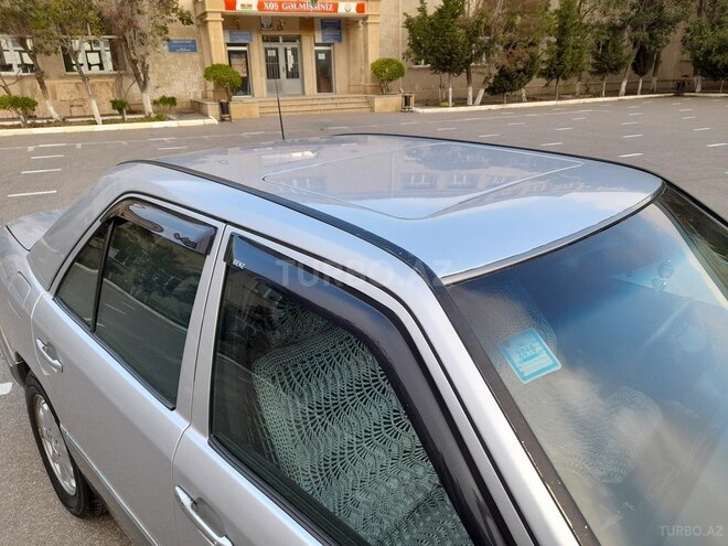 Mercedes E 280 1995, 365,511 km - 2.8 l - Bakı