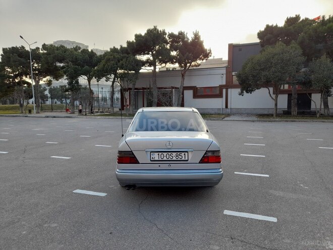 Mercedes E 280 1995, 365,511 km - 2.8 l - Bakı