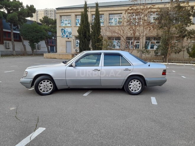 Mercedes E 280 1995, 365,511 km - 2.8 l - Bakı