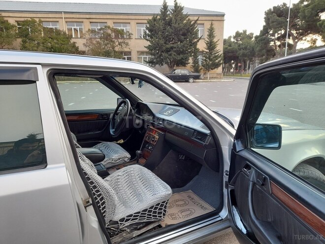 Mercedes E 280 1995, 365,511 km - 2.8 l - Bakı