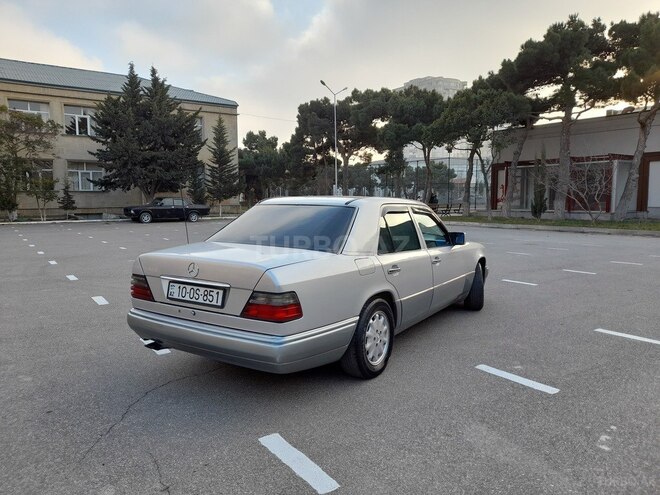 Mercedes E 280 1995, 365,511 km - 2.8 l - Bakı
