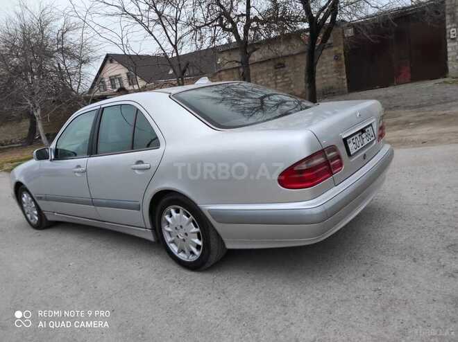 Mercedes E 220 2001, 22,900 km - 2.2 l - Sumqayıt