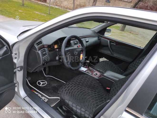 Mercedes E 220 2001, 22,900 km - 2.2 l - Sumqayıt
