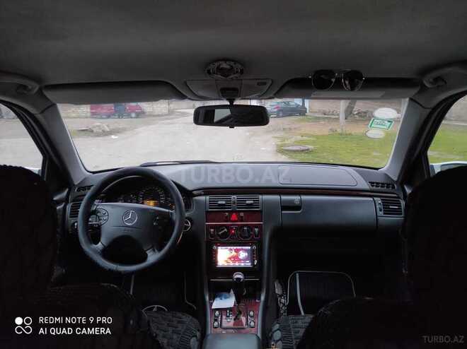 Mercedes E 220 2001, 22,900 km - 2.2 l - Sumqayıt