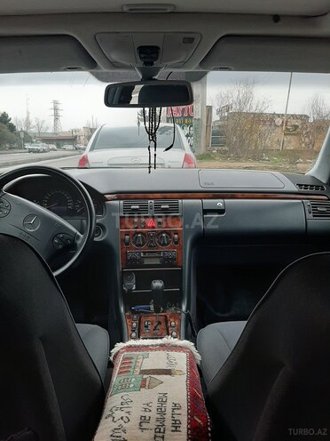 Mercedes E 280 1999, 229,321 km - 2.8 l - Bakı