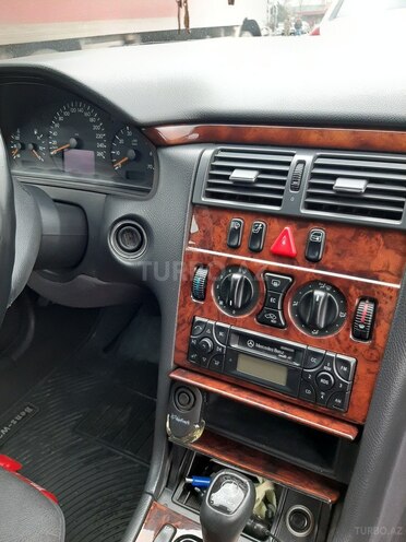 Mercedes E 280 1999, 229,321 km - 2.8 l - Bakı