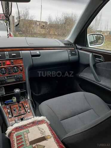 Mercedes E 280 1999, 229,321 km - 2.8 l - Bakı