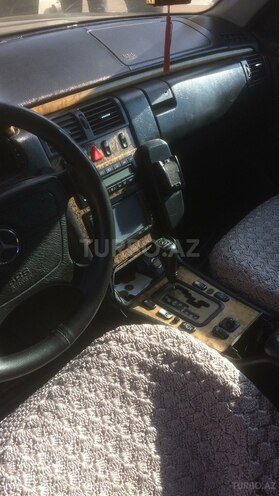 Mercedes E 240 1999, 295,750 km - 2.4 l - İmişli