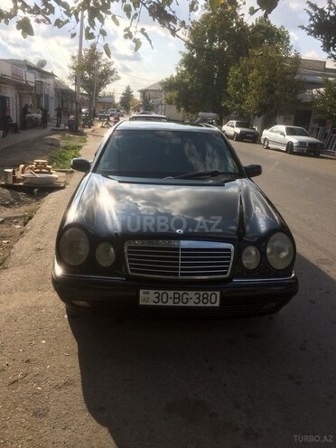 Mercedes E 240 1999, 295,750 km - 2.4 l - İmişli