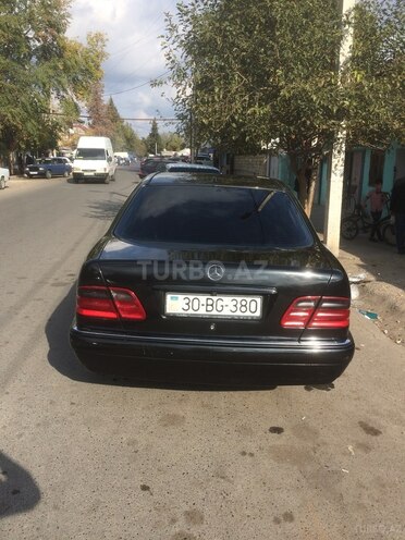 Mercedes E 240 1999, 295,750 km - 2.4 l - İmişli