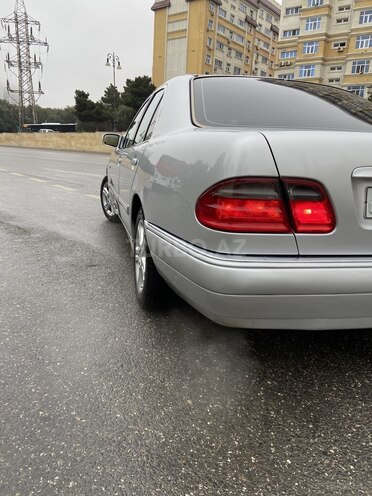 Mercedes E 200 1997, 295,000 km - 2.0 л - Bakı