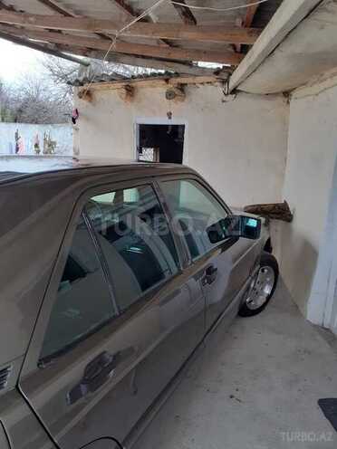 Mercedes 190 1990, 242,154 km - 2.0 l - Bərdə