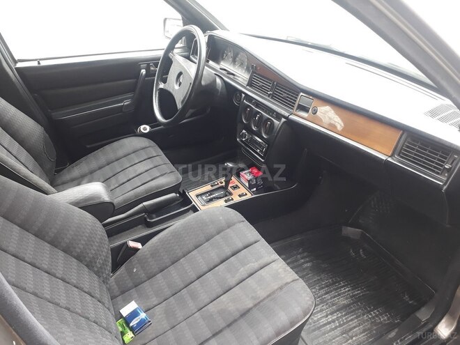 Mercedes 190 1990, 242,154 km - 2.0 l - Bərdə
