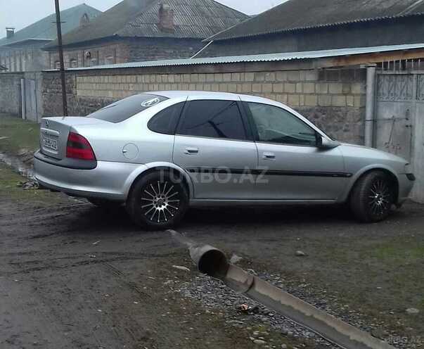 Opel Vectra 1996, 237,000 km - 1.8 l - Zaqatala