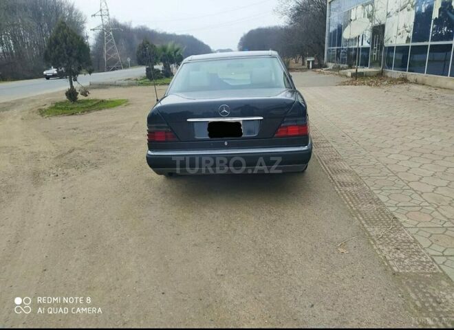 Mercedes E 250 1994, 235,000 km - 2.5 l - Bakı