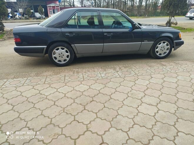 Mercedes E 250 1994, 235,000 km - 2.5 l - Bakı
