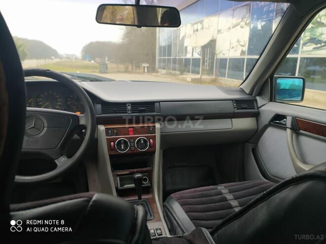 Mercedes E 250 1994, 235,000 km - 2.5 l - Bakı