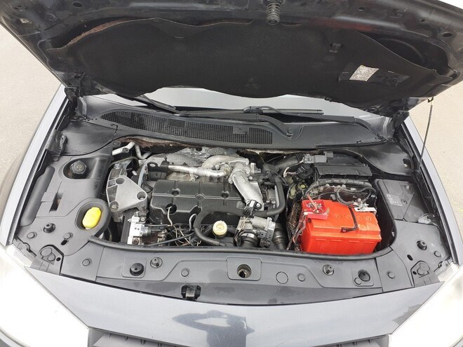Renault Megane 2006, 235,600 km - 1.9 l - Quba