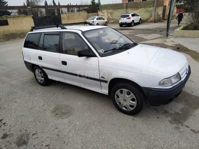 Opel Astra 1993, 158,200 km - 1.4 l - Bakı