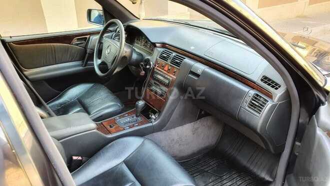 Mercedes E 230 1995, 295,000 km - 2.3 l - Bakı