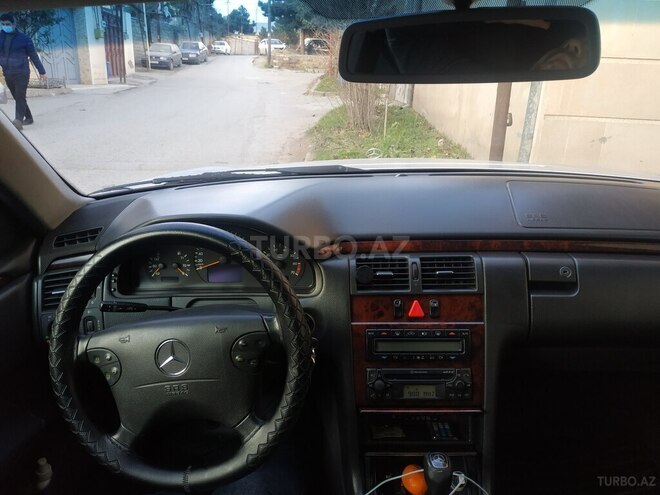 Mercedes E 240 2000, 274,500 km - 2.4 l - Bakı