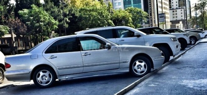 Mercedes E 240 2000, 274,500 km - 2.4 l - Bakı