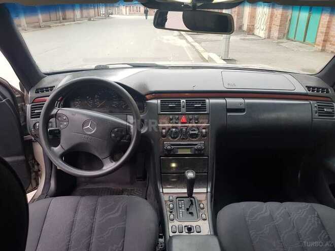 Mercedes E 200 1997, 330,000 km - 2.0 l - Gəncə