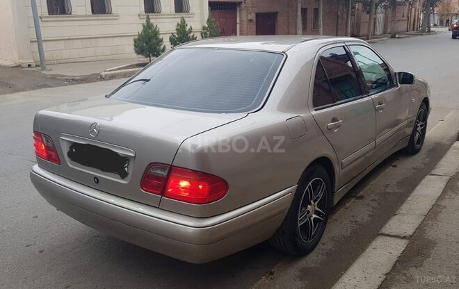 Mercedes E 200 1997, 330,000 km - 2.0 l - Gəncə