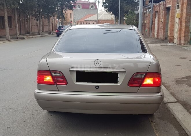 Mercedes E 200 1997, 330,000 km - 2.0 l - Gəncə