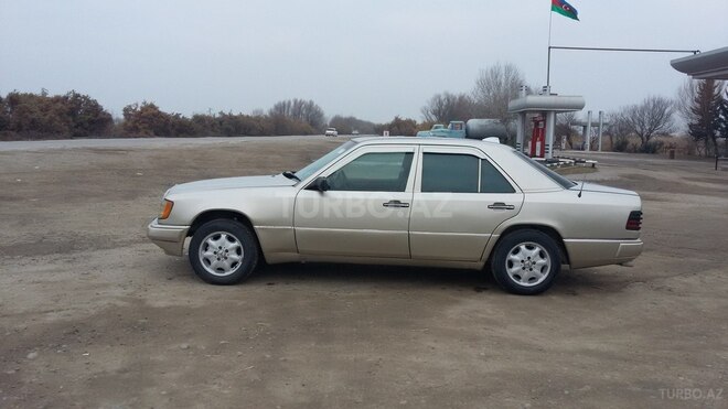 Mercedes E 250 1989, 300,648 km - 2.5 l - Bakı