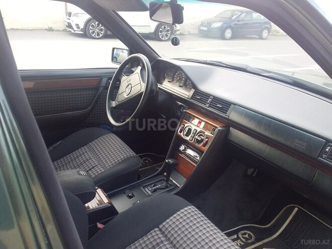 Mercedes E 220 1994, 250,000 km - 2.2 l - Bakı