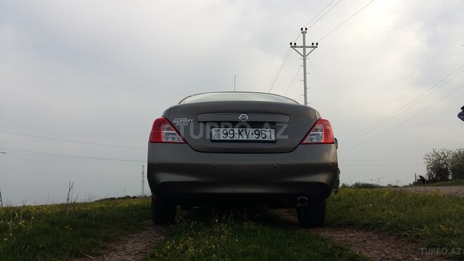 Nissan Sunny 2013, 127,500 km - 1.5 л - Yevlax
