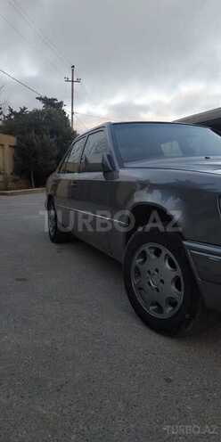 Mercedes E 260 1988, 307,400 km - 2.6 l - Bakı