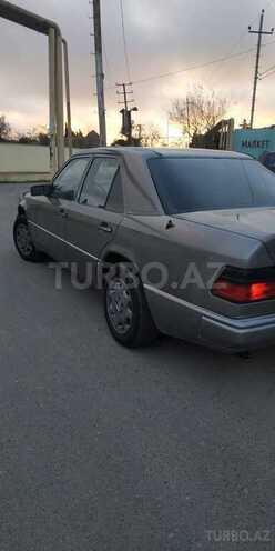 Mercedes E 260 1988, 307,400 km - 2.6 l - Bakı
