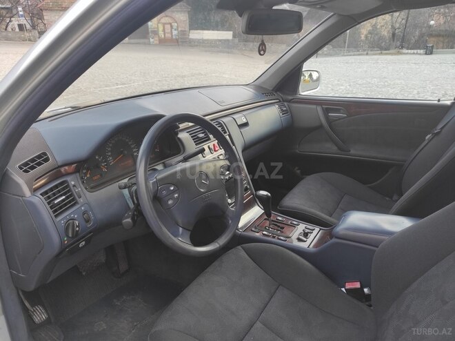 Mercedes E 220 2000, 506,143 km - 2.2 l - Şəki