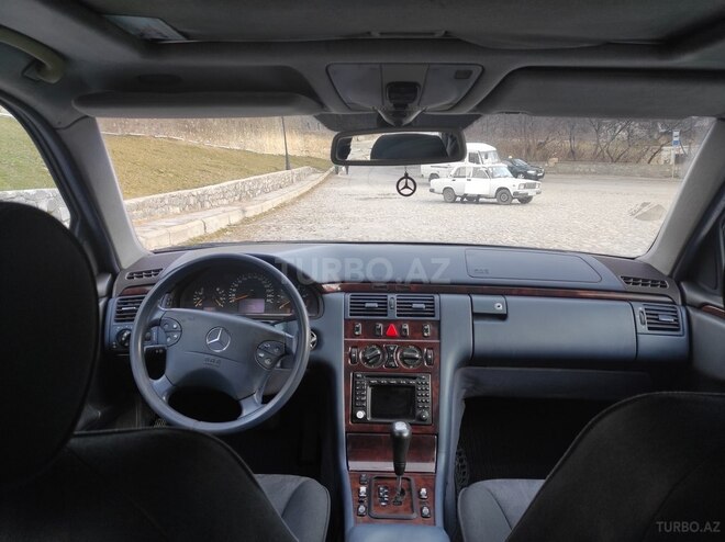 Mercedes E 220 2000, 506,143 km - 2.2 l - Şəki
