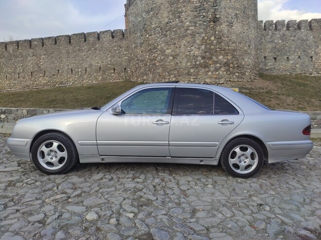 Mercedes E 220 2000, 506,143 km - 2.2 l - Şəki