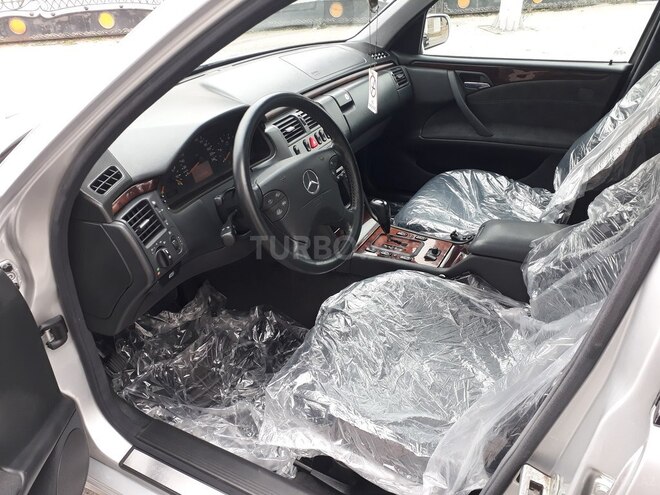 Mercedes E 220 2000, 197,000 km - 2.2 l - Bakı