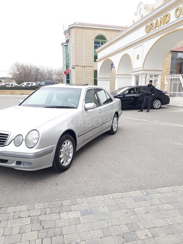 Mercedes E 220 2000, 197,000 km - 2.2 l - Bakı