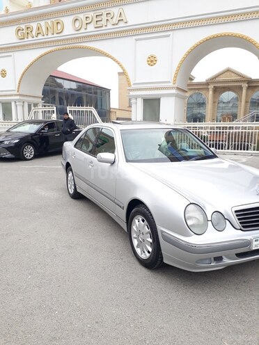 Mercedes E 220 2000, 197,000 km - 2.2 l - Bakı