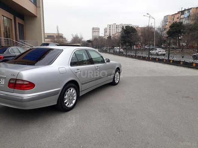 Mercedes E 220 2000, 197,000 km - 2.2 l - Bakı