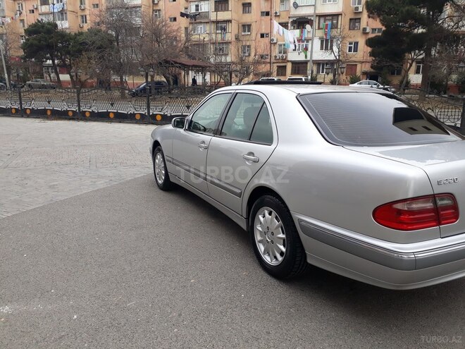 Mercedes E 220 2000, 197,000 km - 2.2 l - Bakı